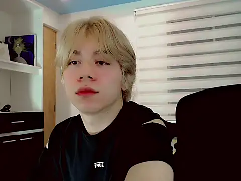 duvisex19 online show from April 24, 2026, 3:31 am