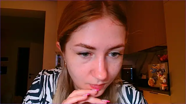 Snapshot of BluueSilk chatting on February 4, 2026, 6:08 am BluueSilk online show from February 4, 2026, 6:08 am