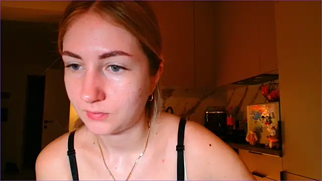 Snapshot of BluueSilk chatting on February 7, 2026, 6:28 am BluueSilk online show from February 7, 2026, 6:28 am