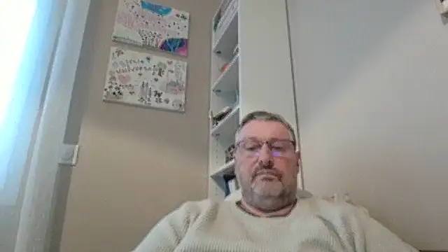 doudou310 online show from February 11, 2026, 7:57 am