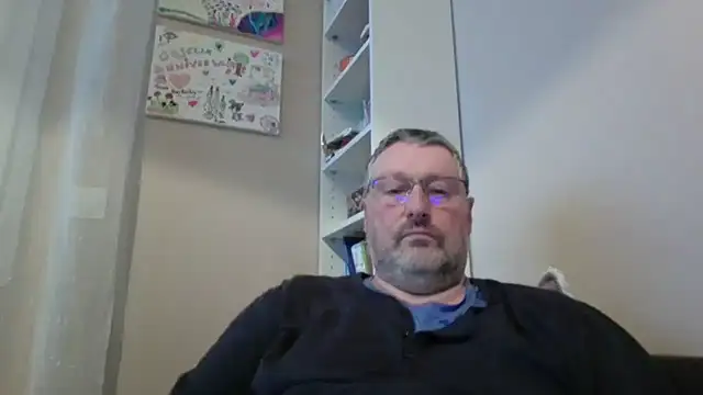 doudou310 online show from February 13, 2026, 4:19 am