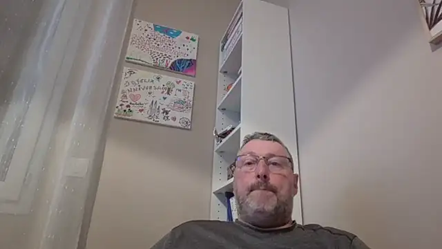 doudou310 online show from March 9, 2026, 4:49 am