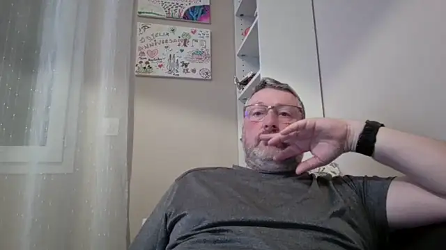 doudou310 online show from March 25, 2026, 4:07 am