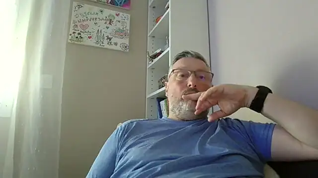 doudou310 online show from March 27, 2026, 10:48 am