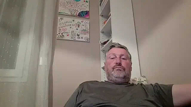 doudou310 online show from April 12, 2026, 2:27 am