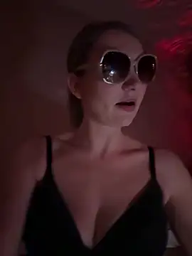 hottogetherNL online show from February 19, 2026, 8:49 pm