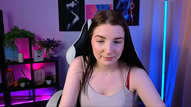 AliceChanel online show from April 10, 2026, 9:25 am