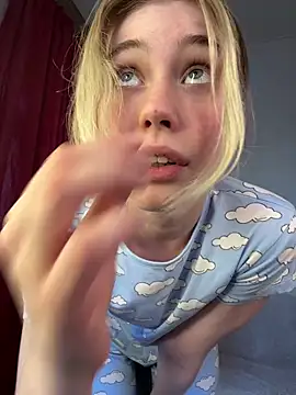 LovelyMiu online show from May 23, 2026, 2:21 pm