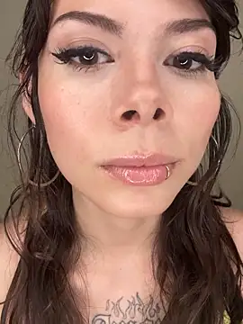 Isalove99 online show from March 10, 2026, 4:01 pm