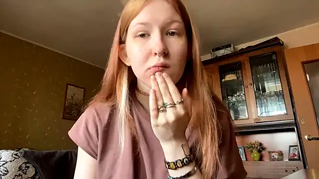 LaureenVielma online show from March 18, 2026, 8:06 am