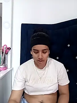 Snapshot of Diva_noir chatting on February 15, 2026, 7:43 pm Diva noir online show from February 15, 2026, 7:43 pm