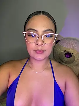 Snapshot of Kylievoos chatting on February 12, 2026, 12:49 am Kylievoos online show from February 12, 2026, 12:49 am