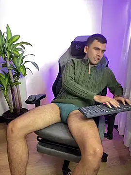 HAMILTONG12 online show from March 28, 2026, 8:08 pm