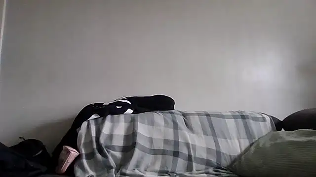 verscub6969 online show from April 15, 2026, 10:33 am