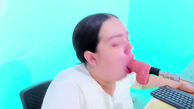 Emely pregnantt online show from February 3, 2026, 10:37 pm