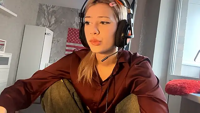 LadyFoxLove online show from February 17, 2026, 11:18 am