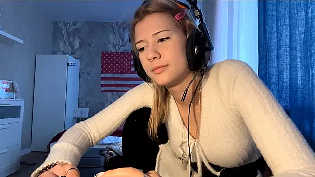 LadyFoxLove online show from February 27, 2026, 11:10 am