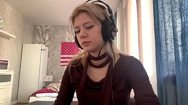 LadyFoxLove online show from March 1, 2026, 11:01 am