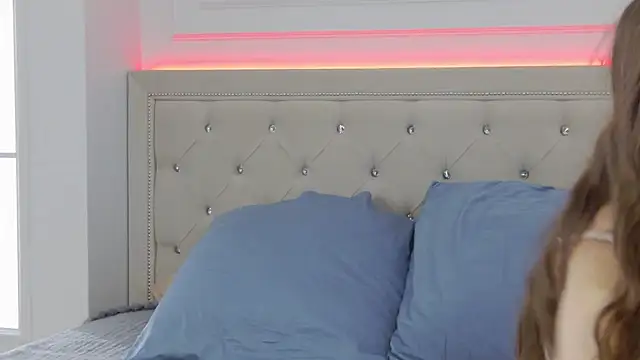 EileenElfie online show from April 9, 2026, 3:39 am