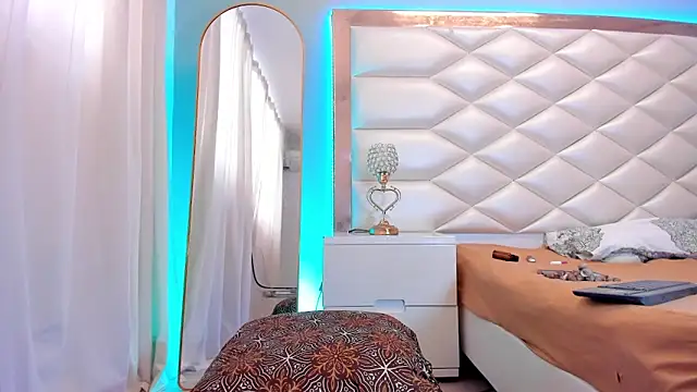 Snapshot of EvelynDivine chatting on February 25, 2026, 1:21 pm EvelynDivine online show from February 25, 2026, 1:21 pm