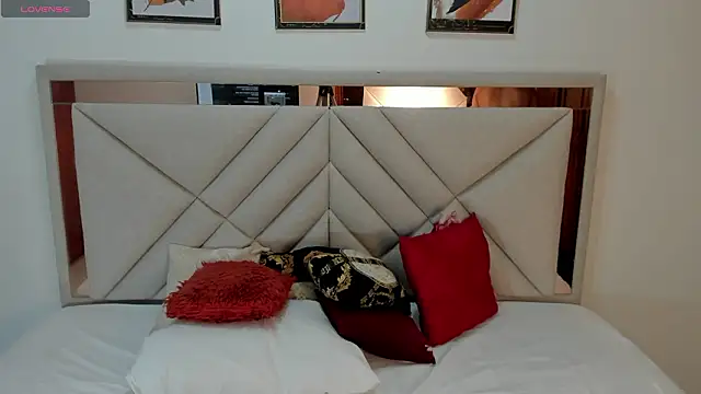 Snapshot of AmberQueen1 chatting on February 3, 2026, 12:10 pm AmberQueen1 online show from February 3, 2026, 12:10 pm