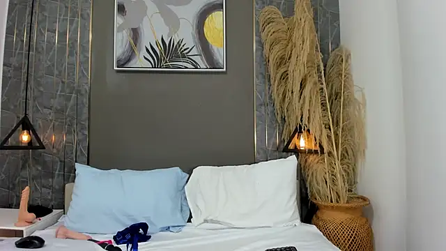 emma evanss   online show from April 14, 2026, 11:27 am