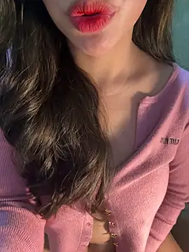 Snapshot of QuynhAnh_2k1 chatting on February 6, 2026, 7:02 am QuynhAnh 2k1 online show from February 6, 2026, 7:02 am