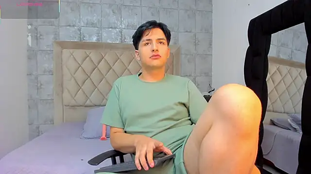 Snapshot of noahWolff_ chatting on February 6, 2026, 4:50 am noahWolff online show from February 6, 2026, 4:50 am