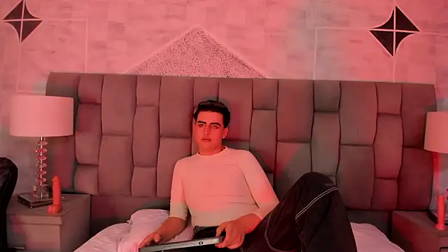 Snapshot of noahWolff_ chatting on February 14, 2026, 6:32 am noahWolff online show from February 14, 2026, 6:32 am