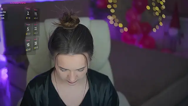 OliviaMoore  online show from February 17, 2026, 6:43 am