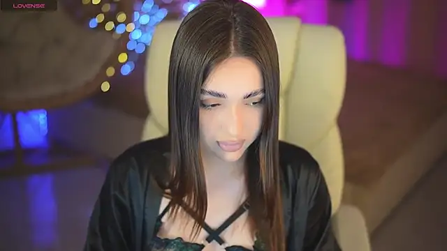 OliviaMoore  online show from April 3, 2026, 7:01 pm