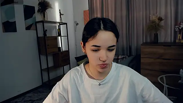 AvantgardAlone online show from February 8, 2026, 9:45 am