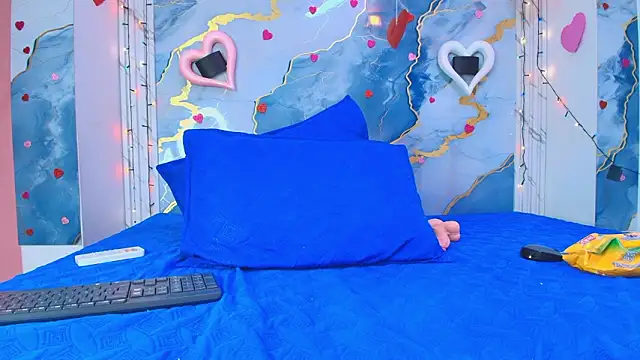 Snapshot of crystal_love08 chatting on February 25, 2026, 7:12 pm crystal love08 online show from February 25, 2026, 7:12 pm