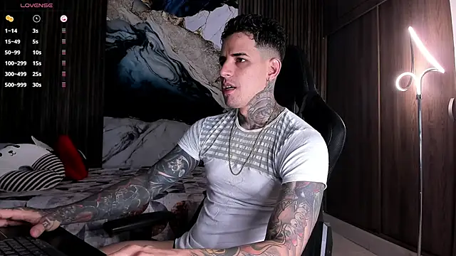 Snapshot of trisstann_ chatting on May 8, 2026, 4:01 pm trisstann online show from May 8, 2026, 4:01 pm