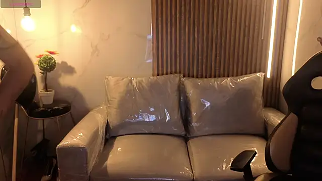 Perla lovely  online show from April 16, 2026, 12:50 pm