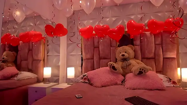 Snapshot of Paris_Velvet chatting on February 21, 2026, 12:00 am Paris Velvet online show from February 21, 2026, 12:00 am