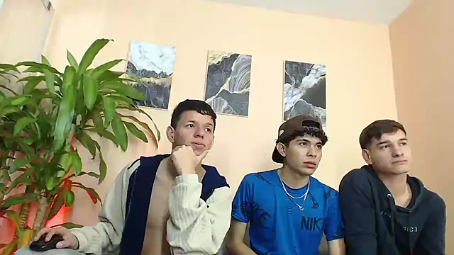 Snapshot of DesiresOfOlympus_ chatting on February 25, 2026, 9:13 pm DesiresOfOlympus online show from February 25, 2026, 9:13 pm