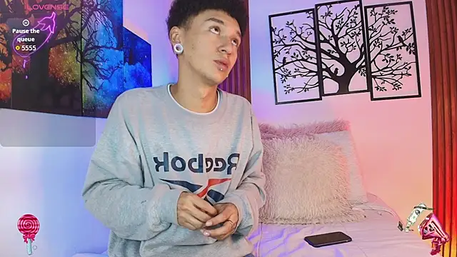 Snapshot of David_Banks_ chatting on February 10, 2026, 12:42 pm David Banks online show from February 10, 2026, 12:42 pm