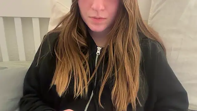 Snapshot of Lucyschickt chatting on February 15, 2026, 7:54 pm Lucyschickt online show from February 15, 2026, 7:54 pm