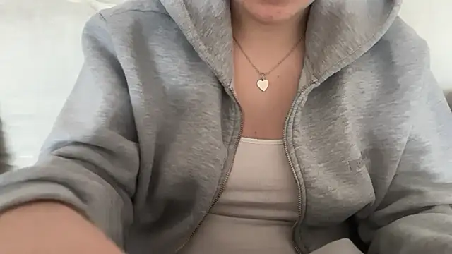 Lucyschickt online show from March 20, 2026, 7:57 am