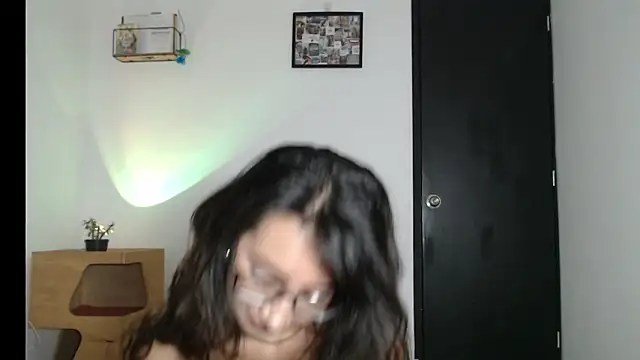 Snapshot of elizabethruss1 chatting on May 16, 2026, 10:36 am elizabethruss1 online show from May 16, 2026, 10:36 am