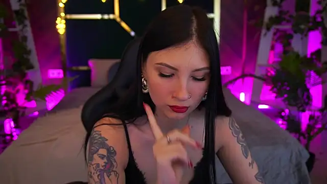 LunaaMay online show from February 17, 2026, 9:06 am