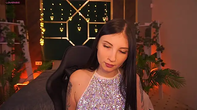 LunaaMay online show from February 25, 2026, 3:32 pm