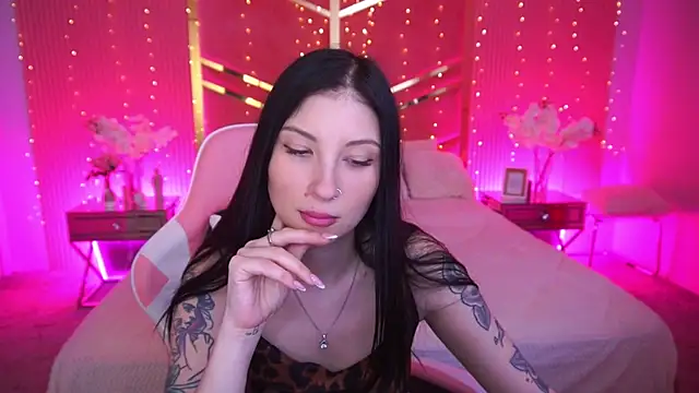 LunaaMay online show from March 26, 2026, 7:25 am