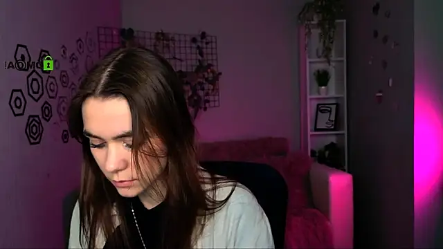 laurenmurrr online show from April 19, 2026, 9:30 am