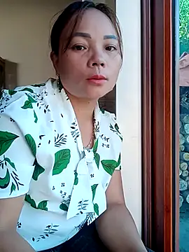 neyney110 online show from May 13, 2026, 11:44 pm