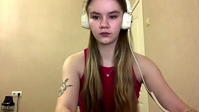 AgnesShy  online show from February 26, 2026, 7:40 am