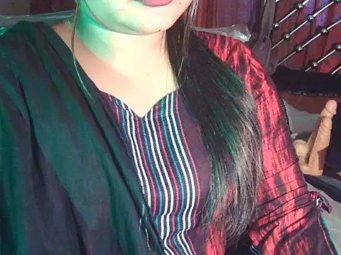 Nusrat Faria online show from May 16, 2026, 4:20 am