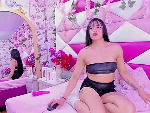 Snapshot of Aysha_Love_ chatting on February 6, 2026, 2:27 am Aysha Love online show from February 6, 2026, 2:27 am