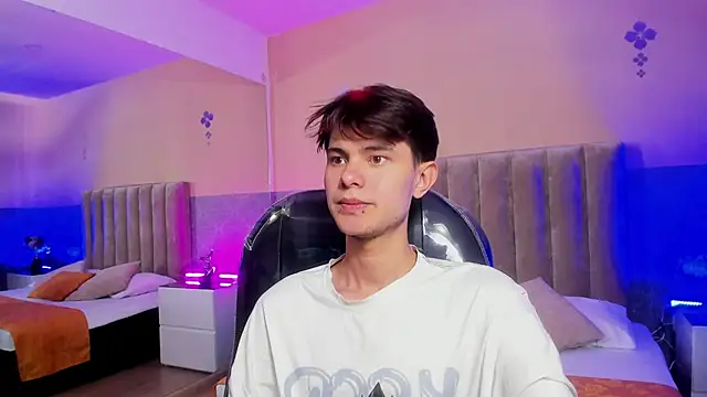 Derek Sinn online show from April 11, 2026, 8:02 pm